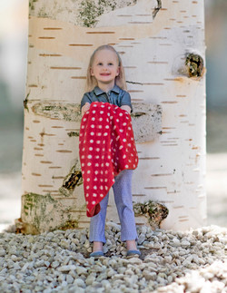 19_kid_girl_tree